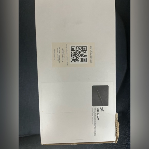 Roxy Syncro Series 3MM round toe wet suit shoes, size 8, NWT and box, never worn - Picture 11 of 13